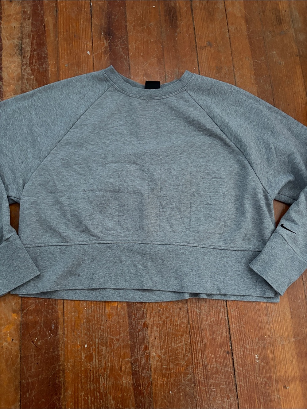 Nike Gray Women's Crewneck Sweatshirt with Subtle Logo